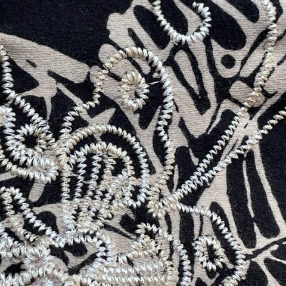 Coldwater Creek Black Tee with Beige Print & Embroidery size L - Picture 4 of 4